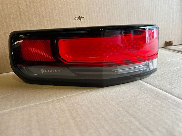 21-23 Rivian R1T R1S Truck SUV Taillight Tail Lamp Passenger LH Quarter Mounted