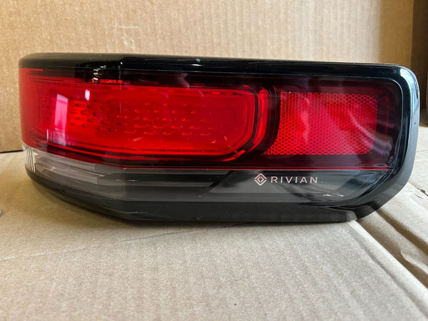 Rivian R1T Rear Tail Gate LED Tail Light Lamp Assembly LH RH CENTER COMPLETE SET